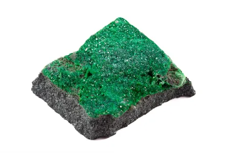 カイクロムザクロイシ(灰クロム柘榴石) (Uvarovite) - Rock Identifier カイクロムザクロイシ(灰クロム柘榴石) (Uvarovite) - Rock Identifier