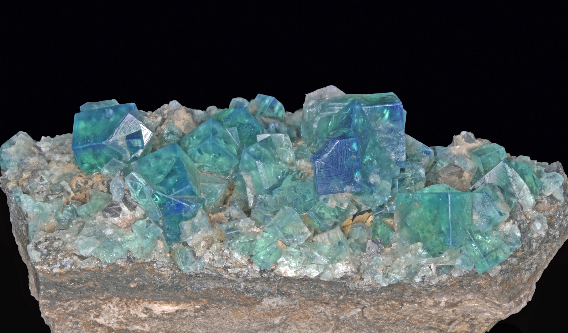 ホタルイシ（蛍石） (Fluorite) - Rock Identifier