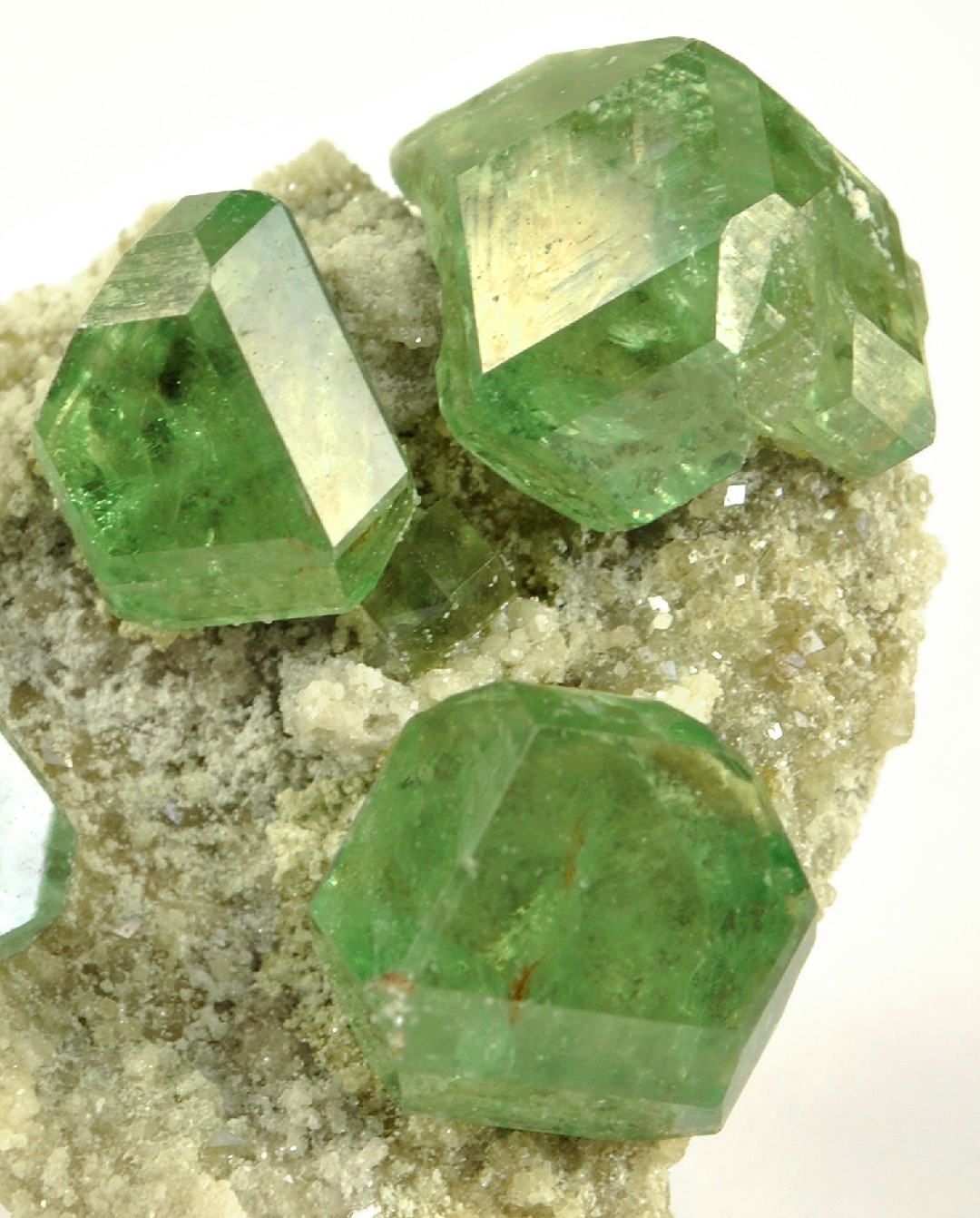 カイテツザクロイシ（灰鉄柘榴石） (Andradite) - Rock Identifier