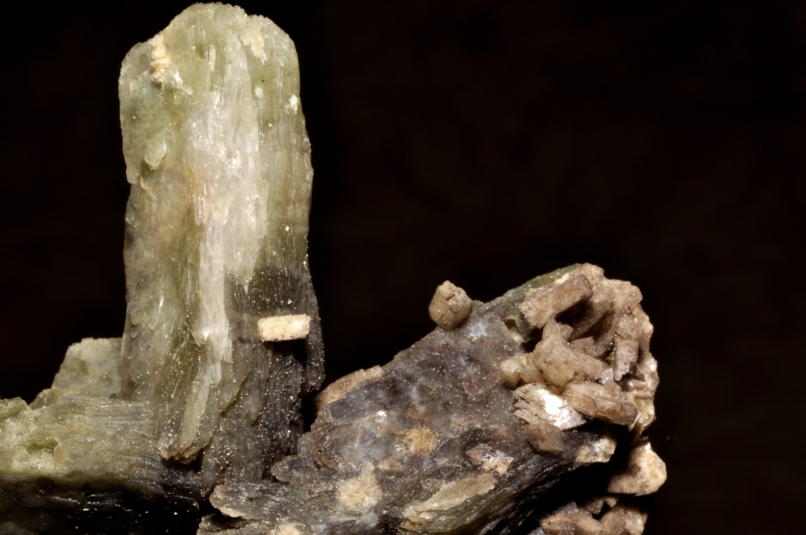 Gesso (Gypsum) - Rock Identifier