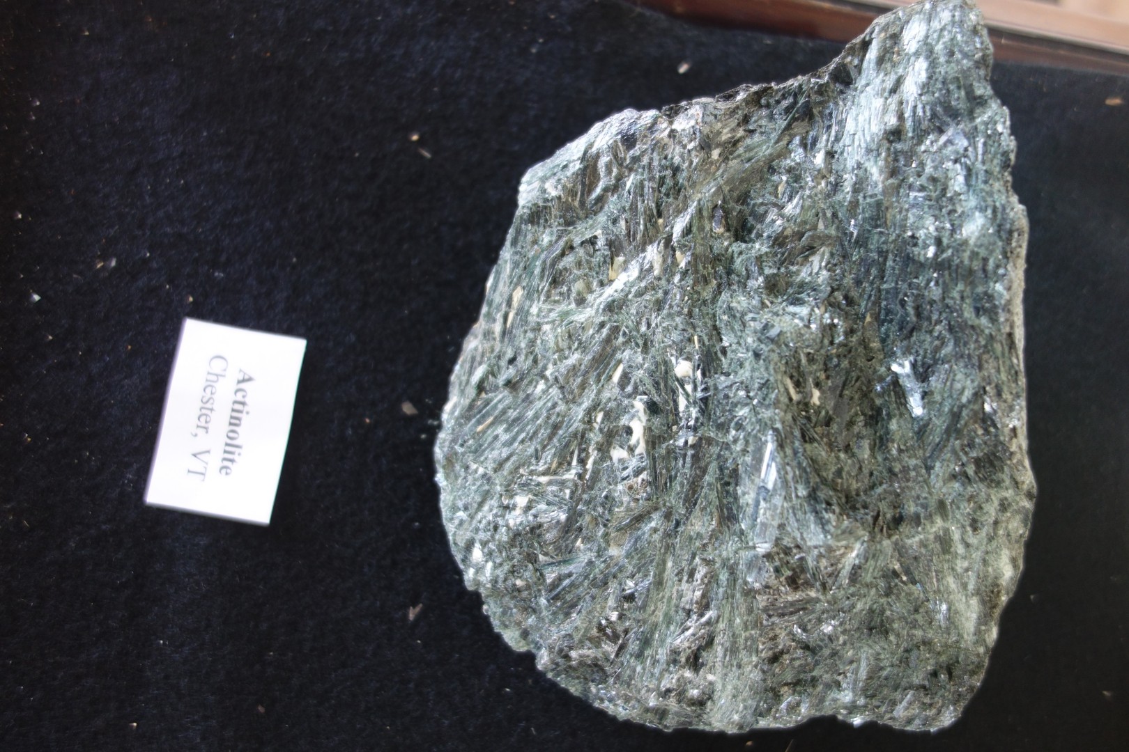 陽起石(Actinolite) - Rock Identifier
