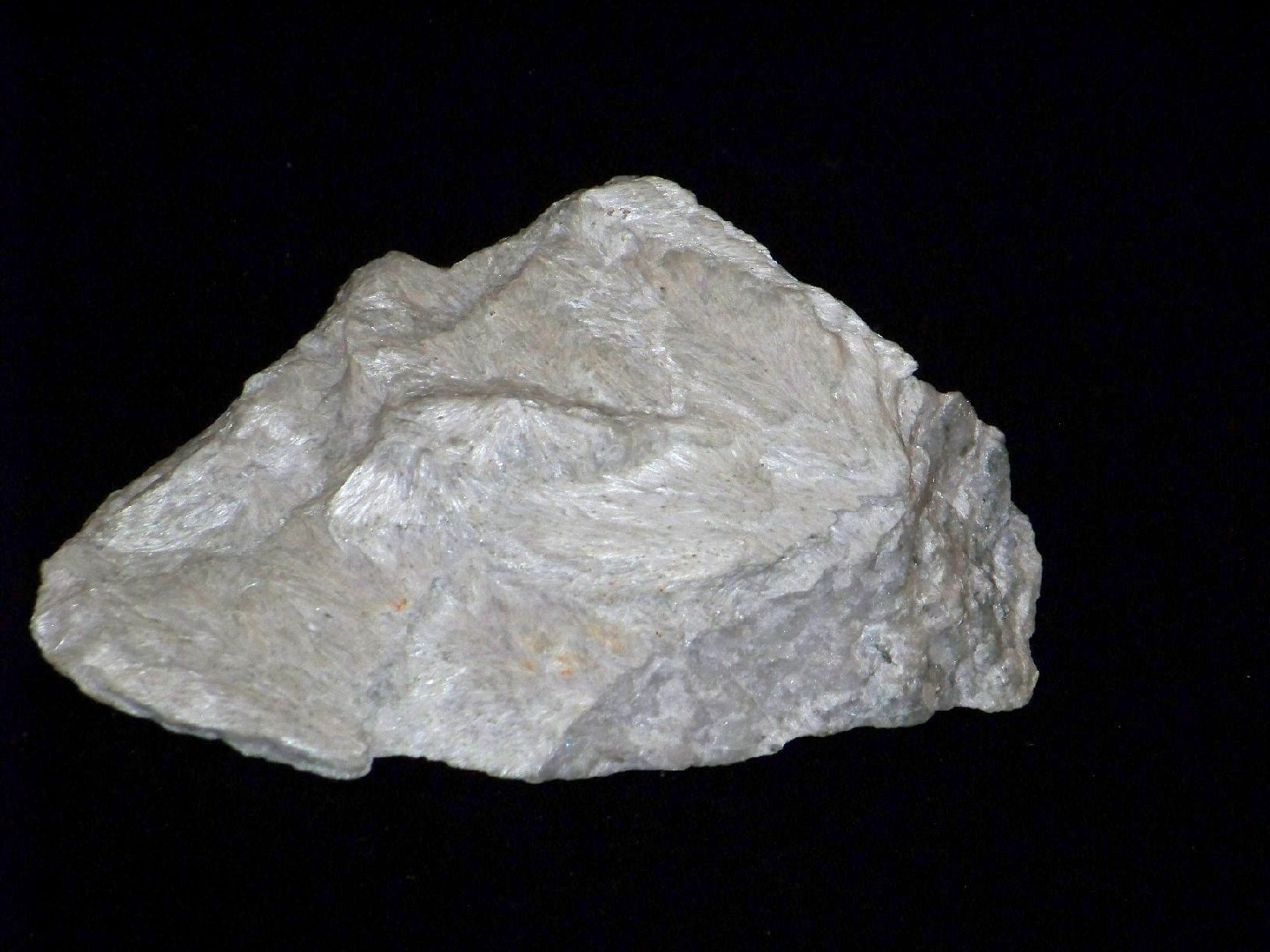 ケイカイセキ（珪灰石） (Wollastonite) - Rock Identifier