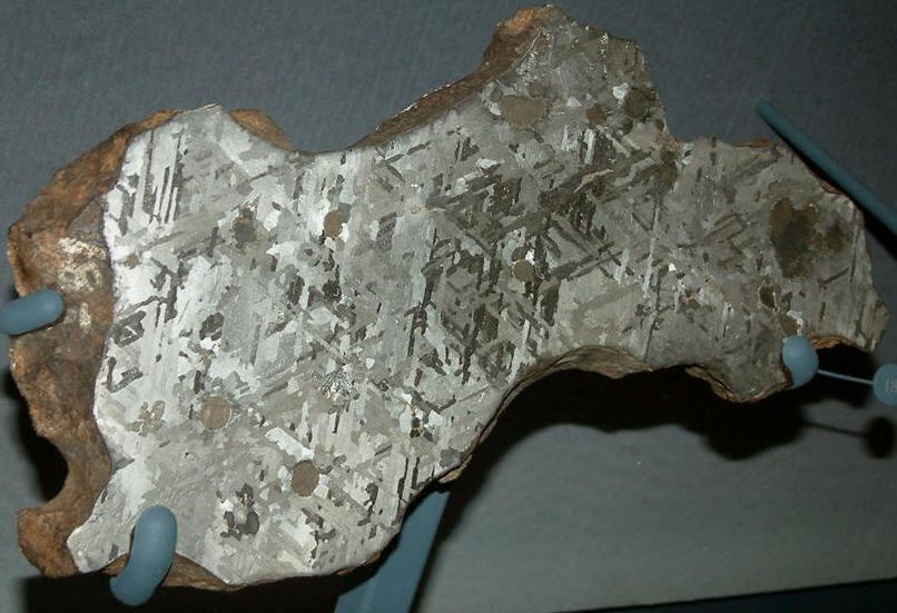 カマサイト (Kamacite) - Rock Identifier
