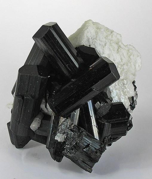 黑電氣石 (Schorl)