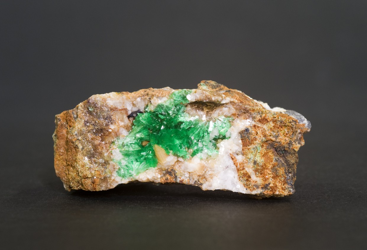 Annabergite (Annabergite)