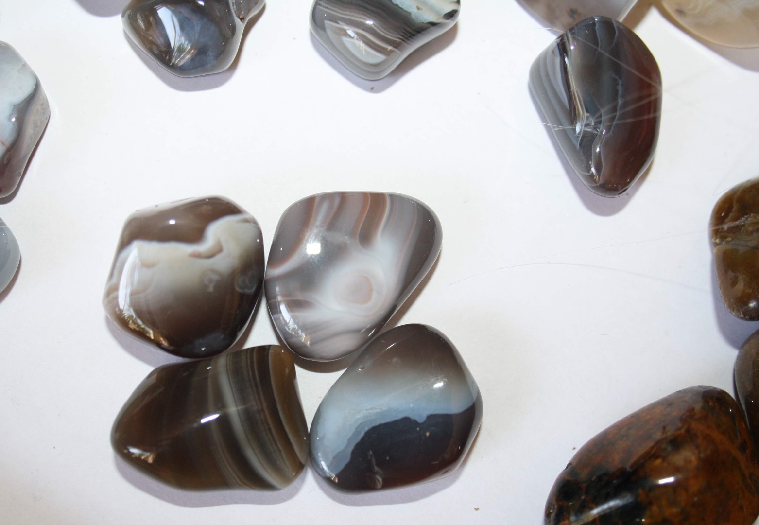 縞瑪瑙 卵石 緑 striped agate Green Striped Agate Faceted 8mm Beads