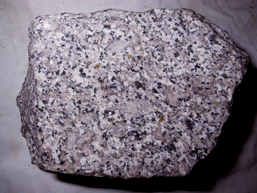 モンゾニ岩 (Monzonite)
