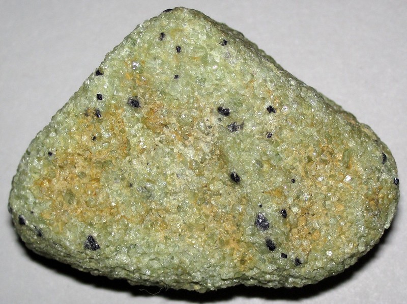 Peridotita (Peridotite) - Rock Identifier