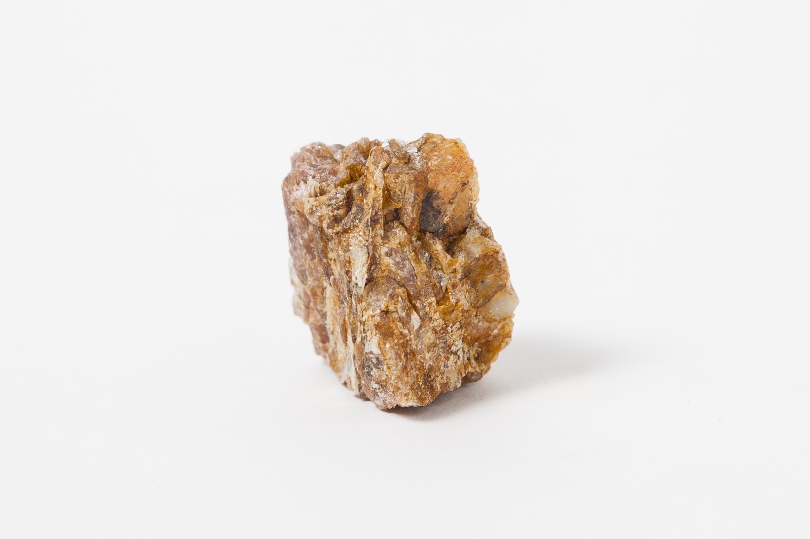 홍주석 (Andalusite) - Rock Identifier