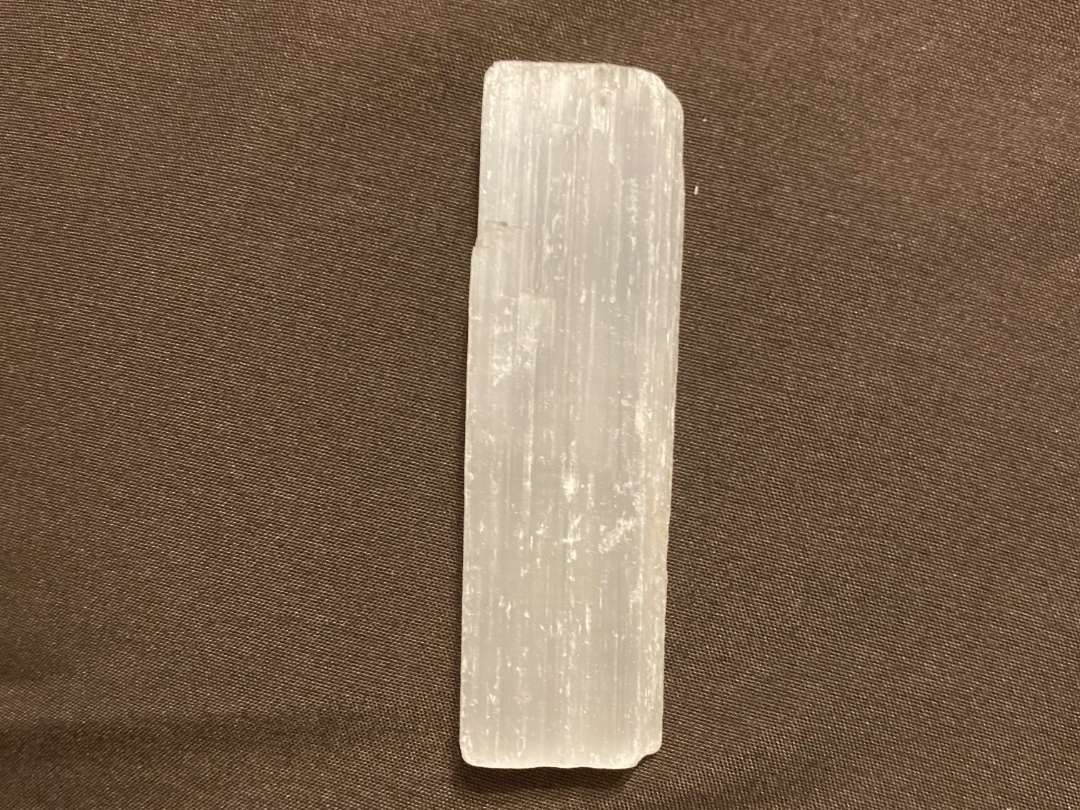Satin Spar (Gypsum) How to identify it? Rock Identify