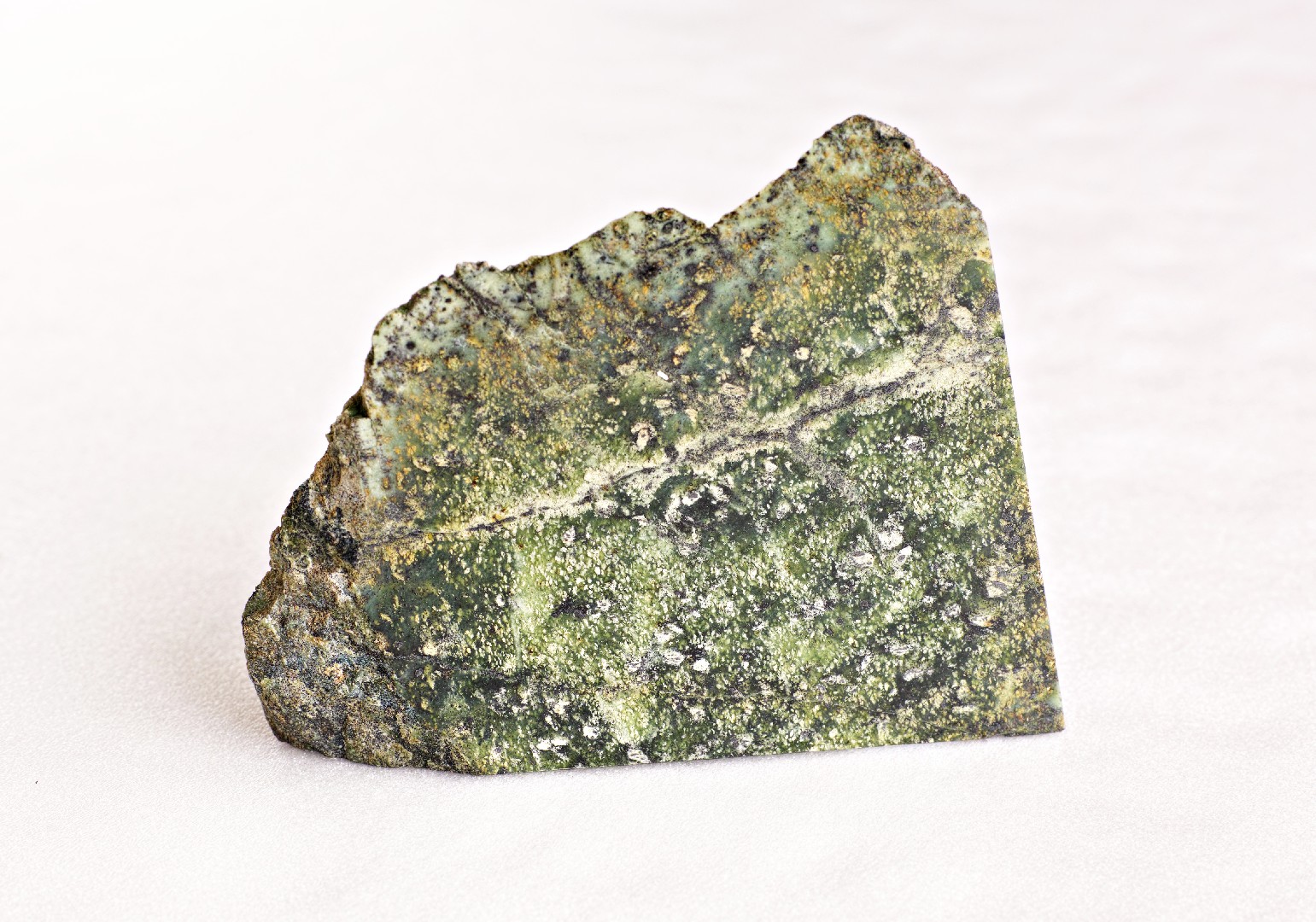 사문암 (Serpentinite) - Rock Identifier